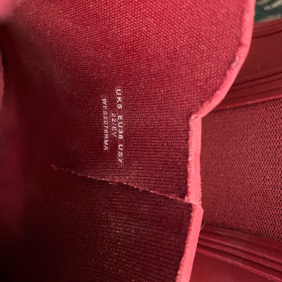 Hunter Chelsea bootie. Size 7. Only worn once - Picture 3 of 3